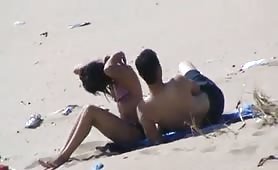 Kissing his hot GF on beach